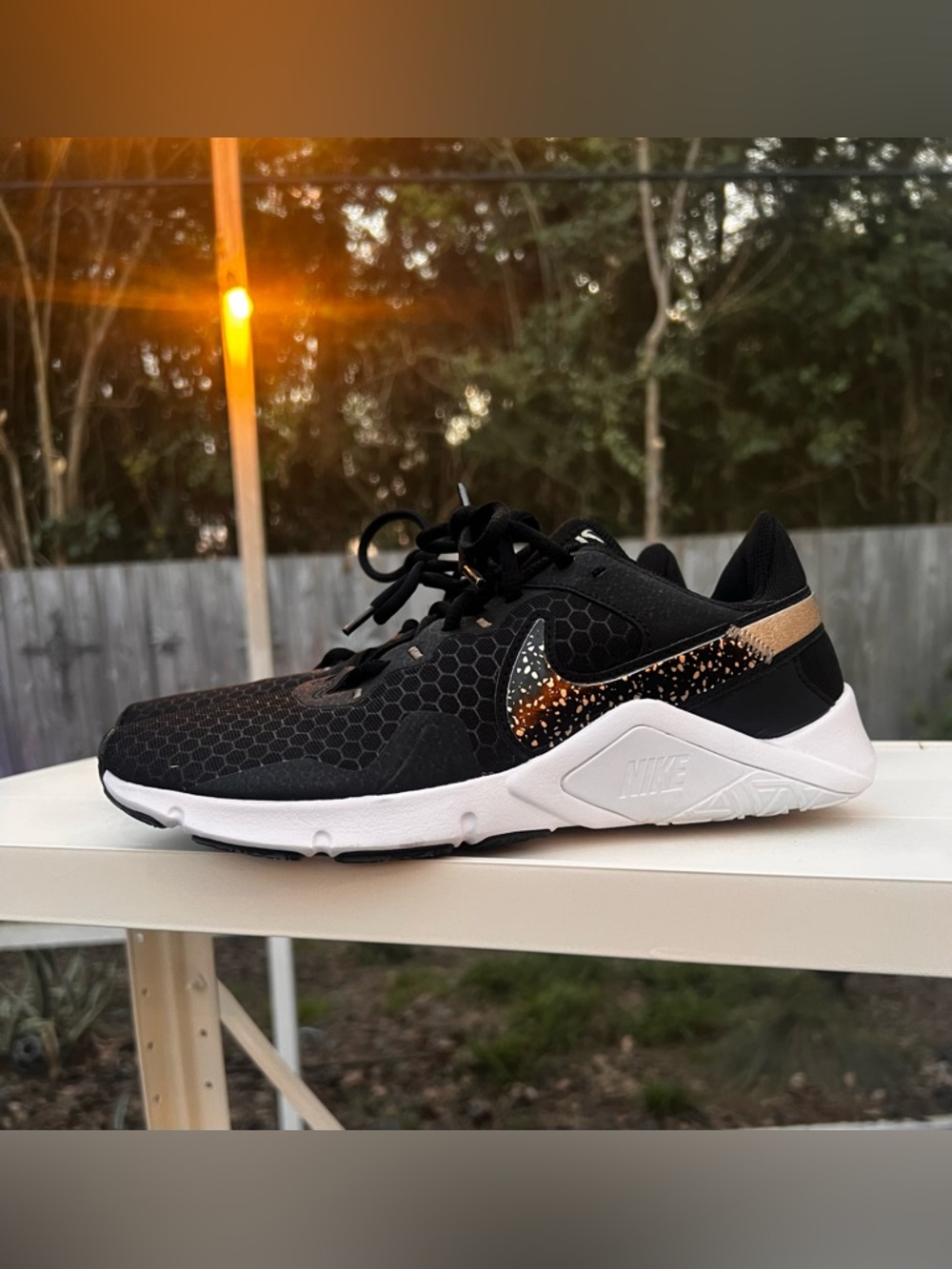 Nike Black NWOT Running Sneakers White Midsole Gold-Speckled Swoosh 8.5W Baddie - Picture 2 of 11